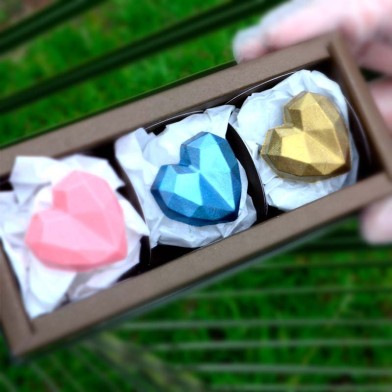 Geometric Heart Chocolates Mold 51gr - Dim.: 6,67 x 7,62 x 2,22cm