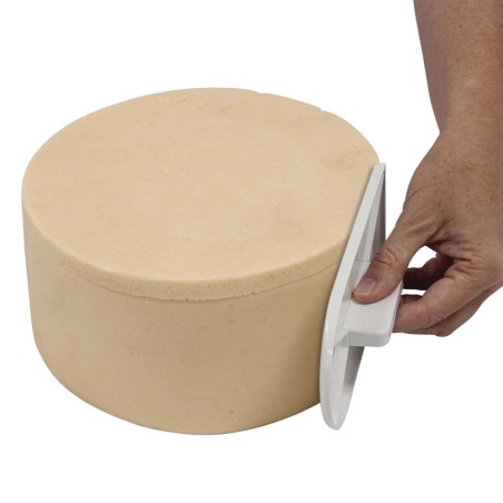 Round Edge Smoother with Handle (84 x 169mm / 3.3 x 6.7”) by PME
