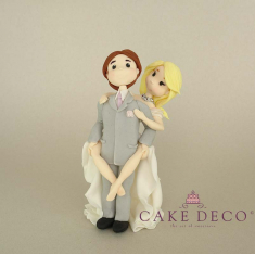 Cake Deco Newly Weds hugging