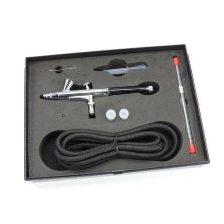 Airbrush gun 0,2mm. And 2 extra needle/nozzle 0,3 and 0,5mm and a hose